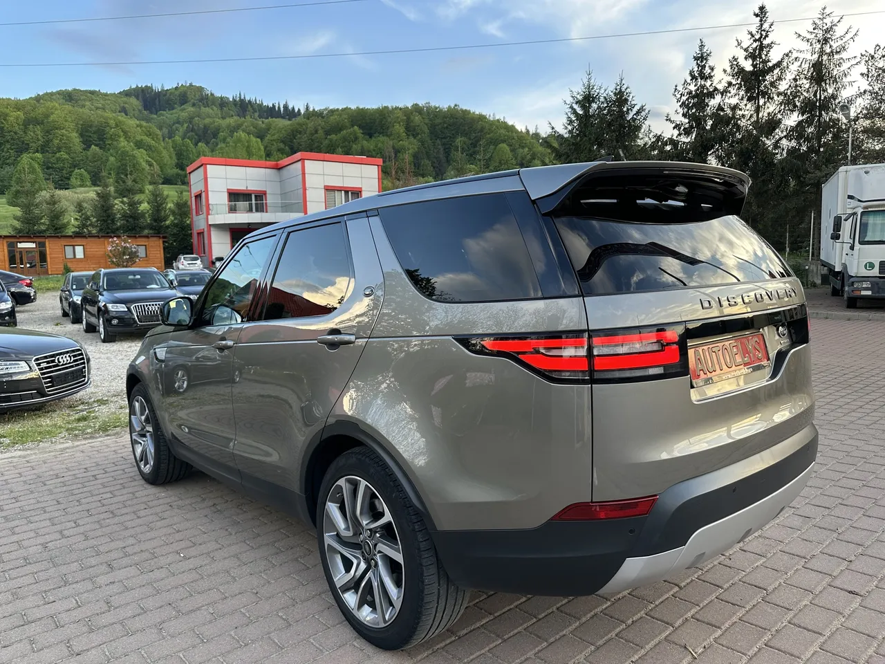 Land Rover Discovery 3.0 L TD6 HSE Luxury Edition 3