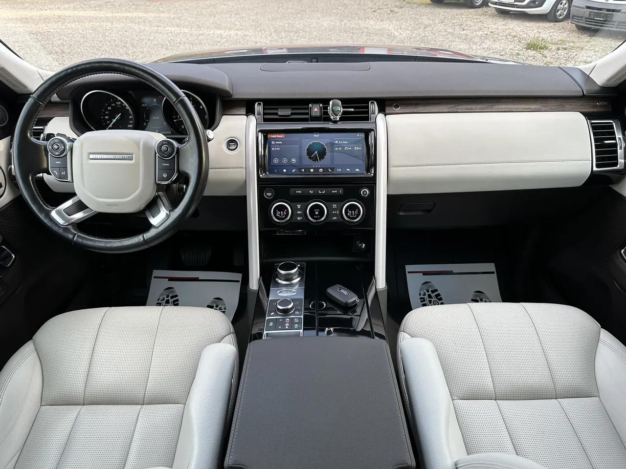 Land Rover Discovery 3.0 L TD6 HSE Luxury Edition 7